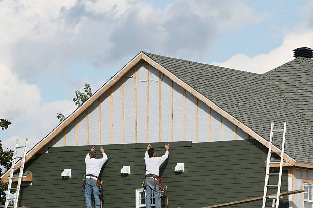Professional Siding technician working in Waterloo, SC